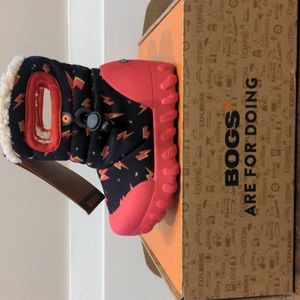 NWT Bogs B-Moc Lightning infant snow boot size 5